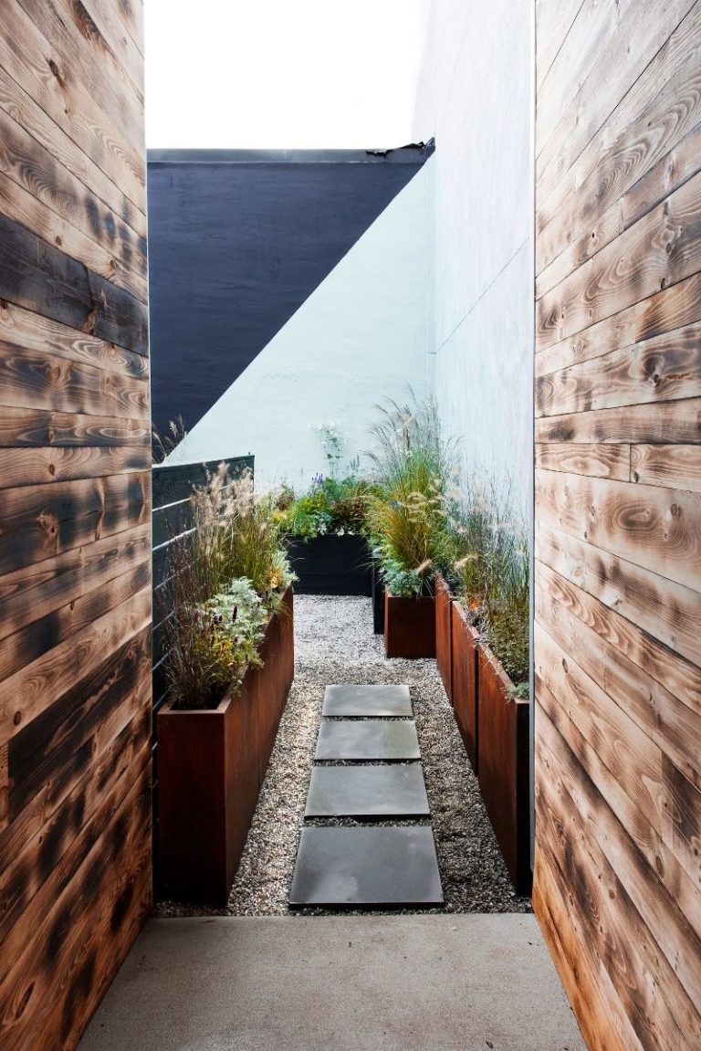 fishtown-lokal-courtyard-feroxstudio-yard-entrance-e1544196821859
